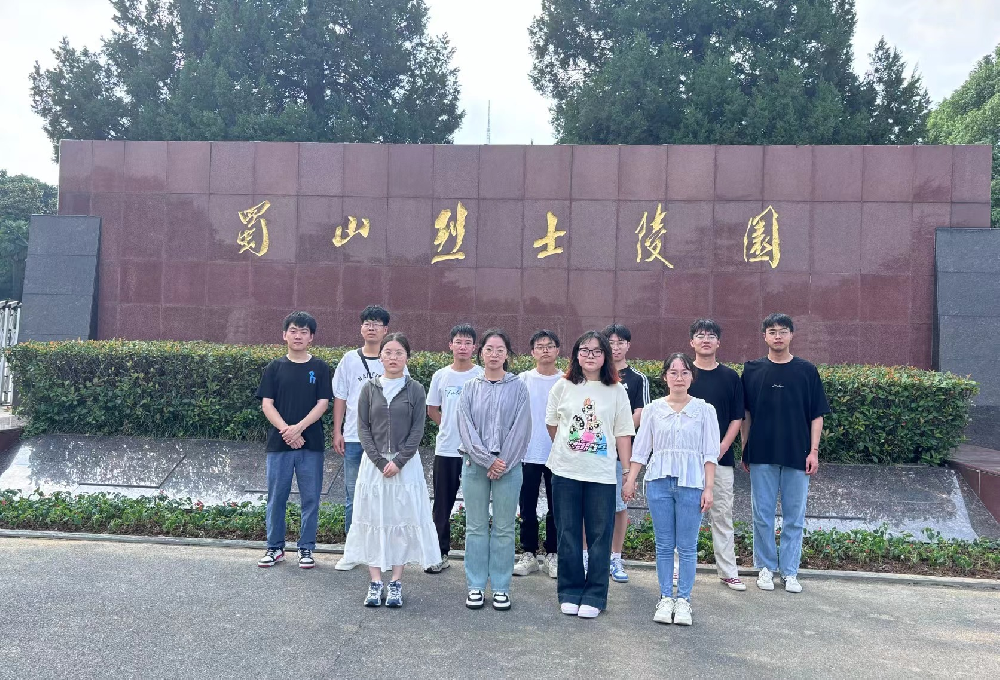 可再生能源中心举行烈士陵园祭扫活动